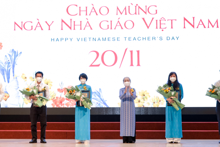 On the morning of November 19, 2021, Ton Duc Thang University (TDTU) celebrated the 39th anniversary of Vietnamese Teachers’ Day.