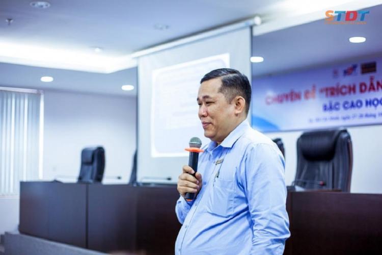 TS. Lê Văn Út, Trưởng phòng Phòng quản lý phát triển khoa học công nghệ TDTU, trình bày những nguyên tắc quan trọng trong trích dẫn khoa học  