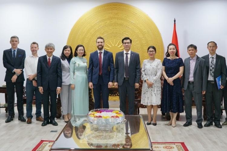 Leaders of Ton Duc Thang University welcoming delegates from the Department of External Relations, the British Consulate-General, and the British Council